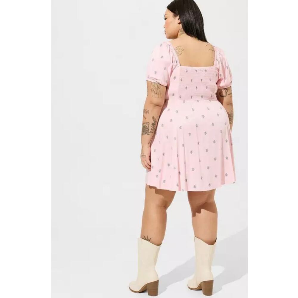 Torrid Mini Stretch Challis Sweetheart Skater Dress
Excellent Condition, Size 1 - Picture 3 of 9